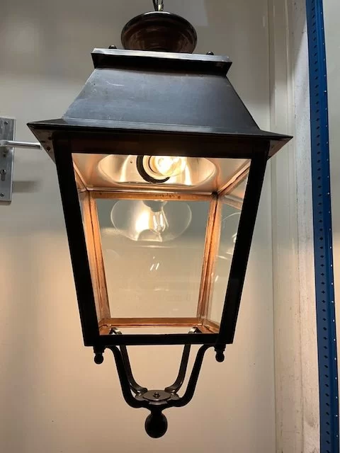 Oude koperen kap opgeknapt vierkant buitenlamp hanglamp kettinglamp TuinExtra Kaatsheuvel